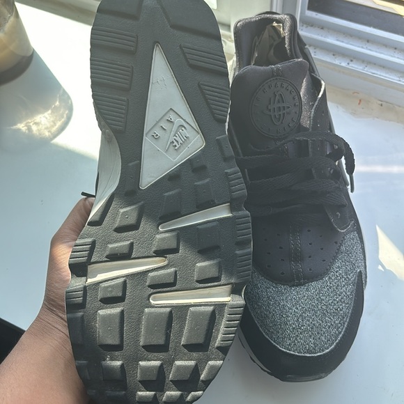 NIKE HURRAUCHE SNEAKERS - Picture 4 of 10